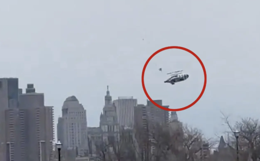 视频|惊悚坠机!纽约直升机断成两截坠入哈德逊河,6人罹难!